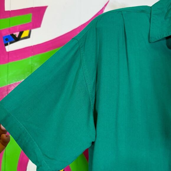Bentley, Vintage Green Button-Up Shirt with shoulder pads. Size Medium. - Picture 2 of 8